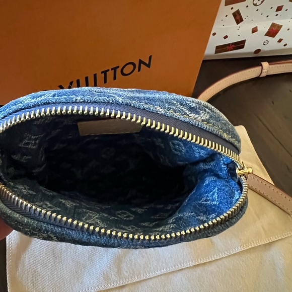 Louis Vuitton Fairfax Pochette - Picture 7 of 12